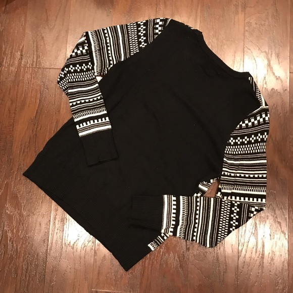Aztec Black and White Sweater - Picture 2 of 4
